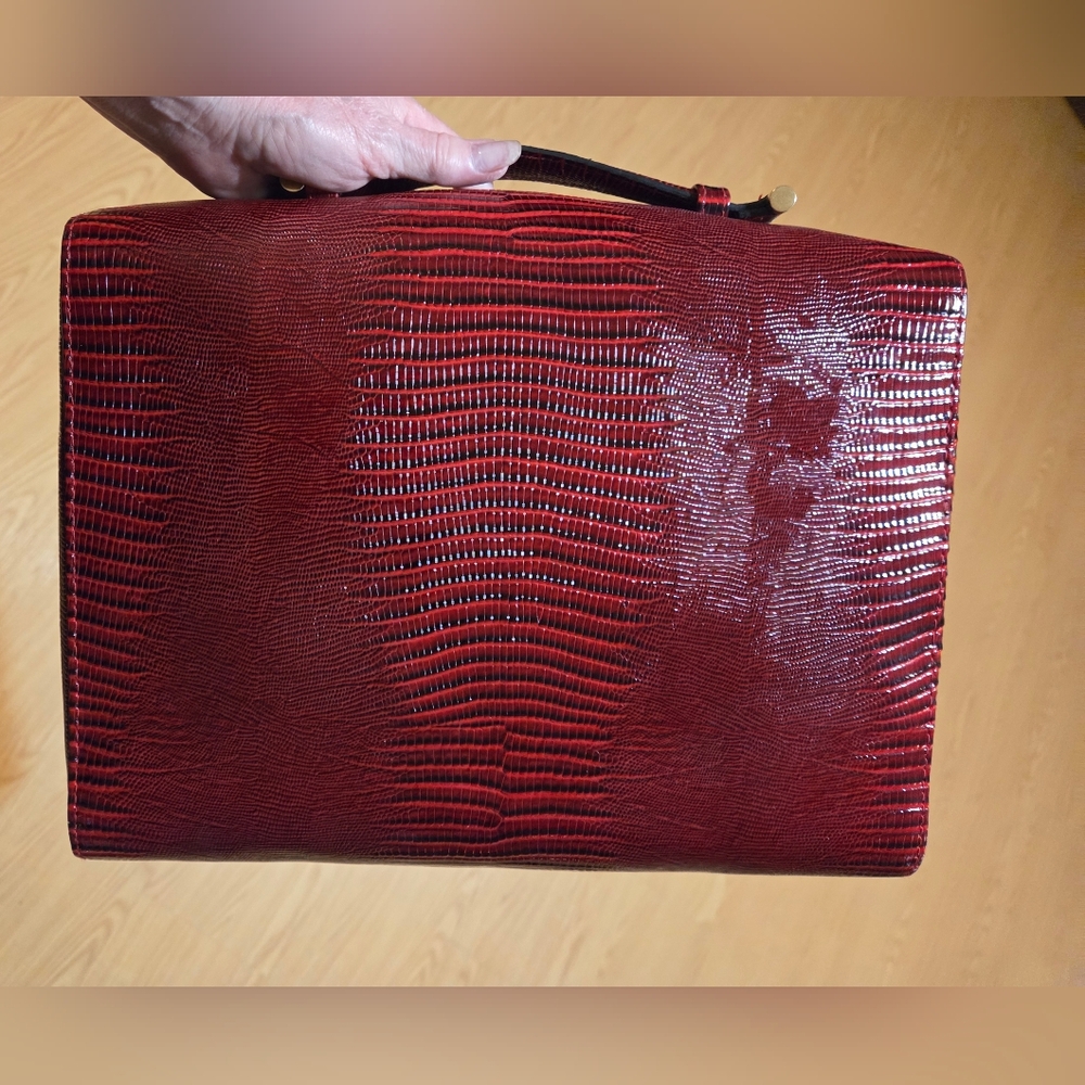 Estée Lauder Red Croc Embossed Faux Patent Leather Makeup Bag - Picture 2 of 5